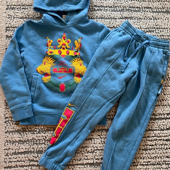 Nike LeBron James Strive for Greatness Set Boys M - Picture 2 of 14